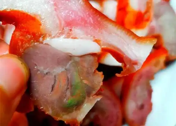 “荧光”猪肉、“小字”提醒、二手车调表 这些坑别踩 “荧光”猪肉、“小字”提醒、二手车调表 这些坑别踩