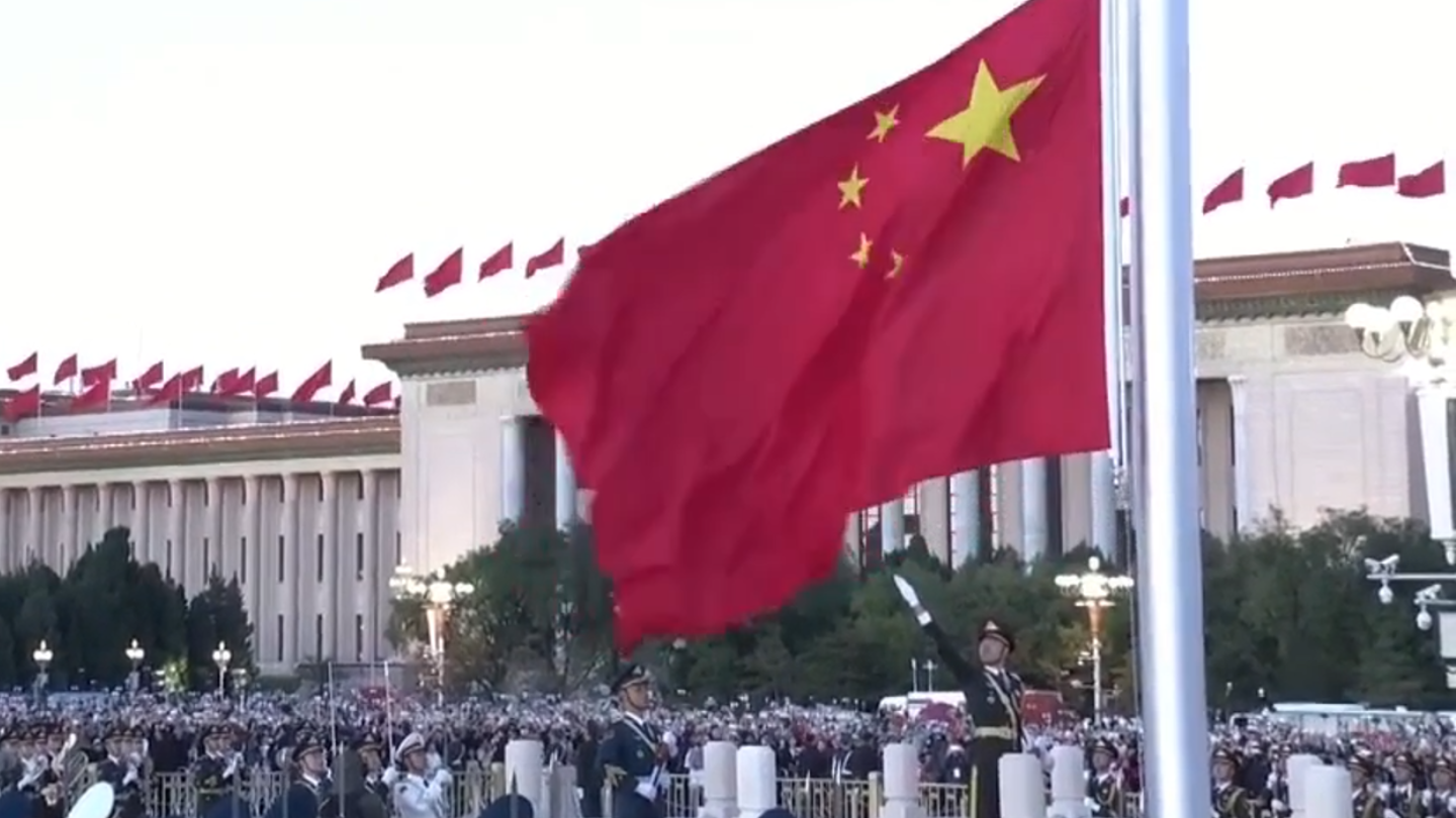 天安门广场国庆升旗画面 天安门广场国庆升旗画面
