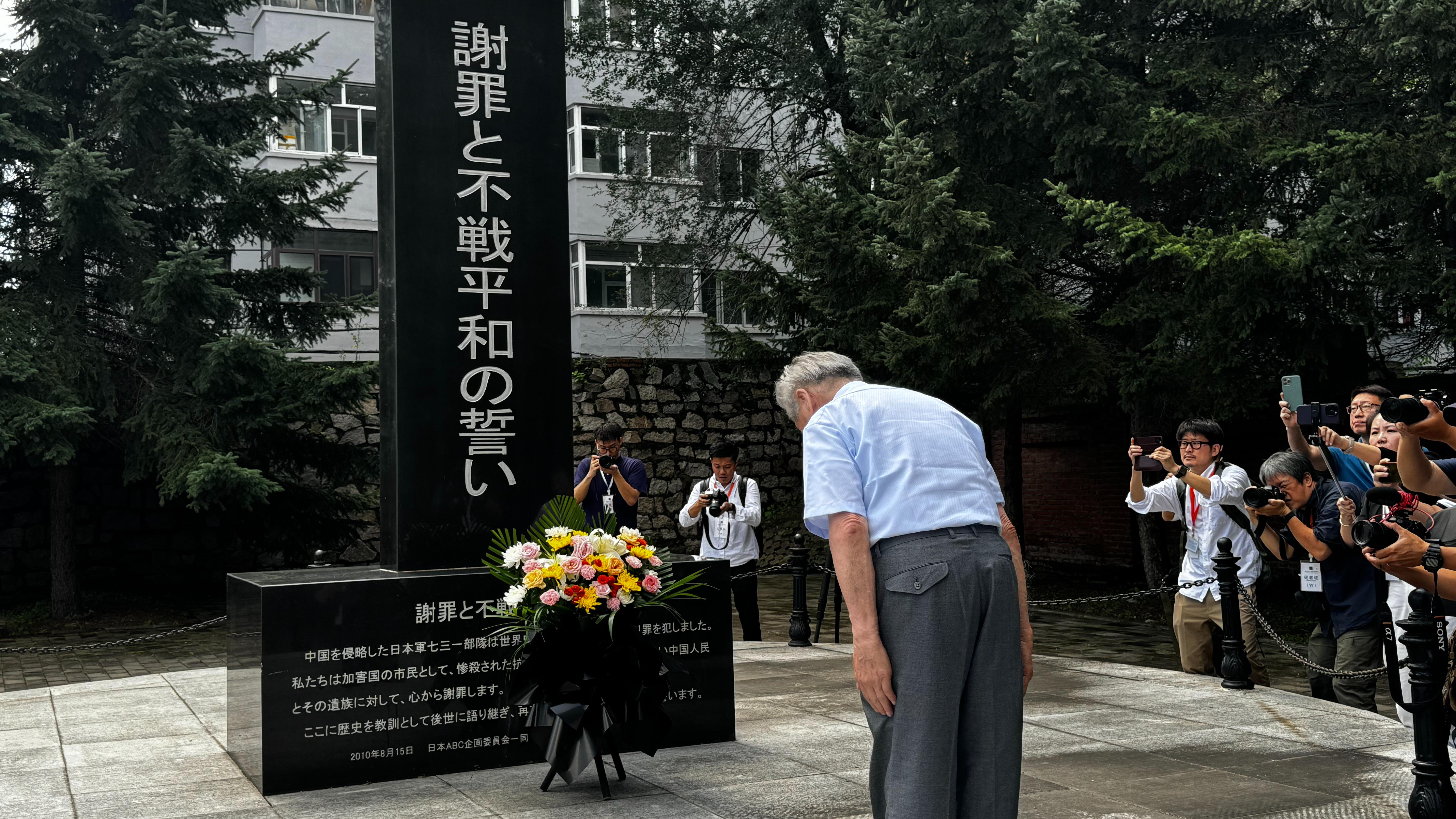 原731部队成员清水英男在侵华日军第731部队罪证陈列馆进行指认谢罪 原731部队成员清水英男在侵华日军第731部队罪证陈列馆进行指认谢罪