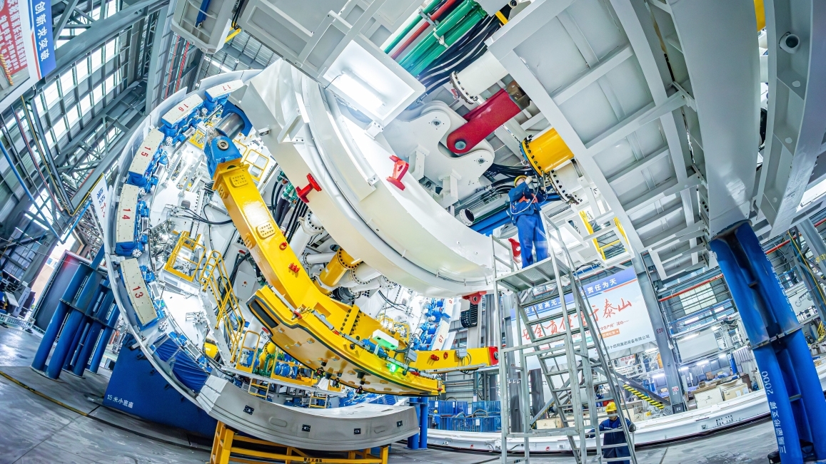 国产超大直径盾构机“奋楫号”，顺利下线！