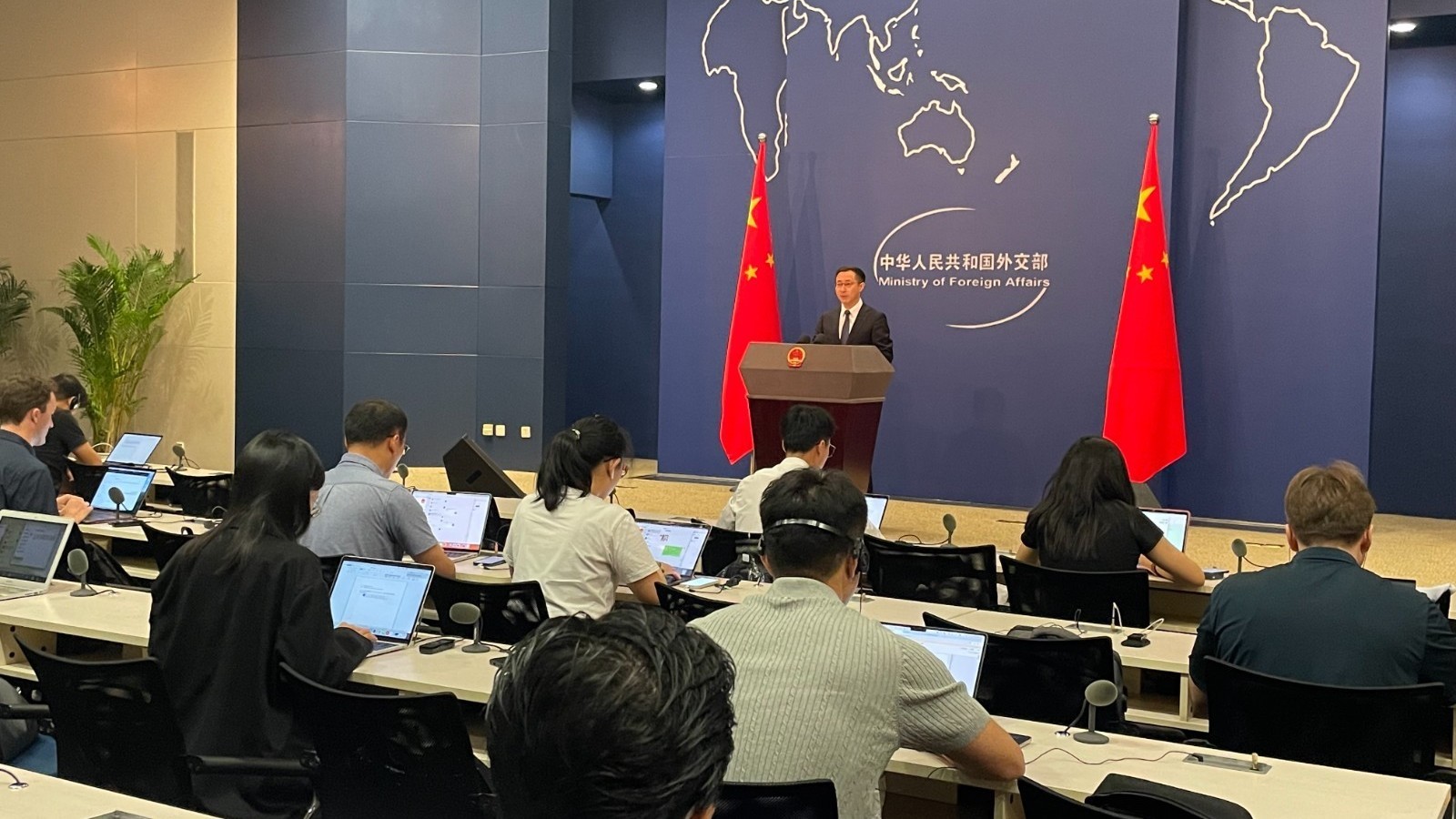 越南单方面提交南海外大陆架划界案?外交部:实际上没有任何意义 越南单方面提交南海外大陆架划界案?外交部:实际上没有任何意义