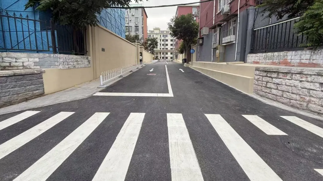 告别颠簸钢板路！阜石路第四社区完成田村路40号院道路翻新升级工程