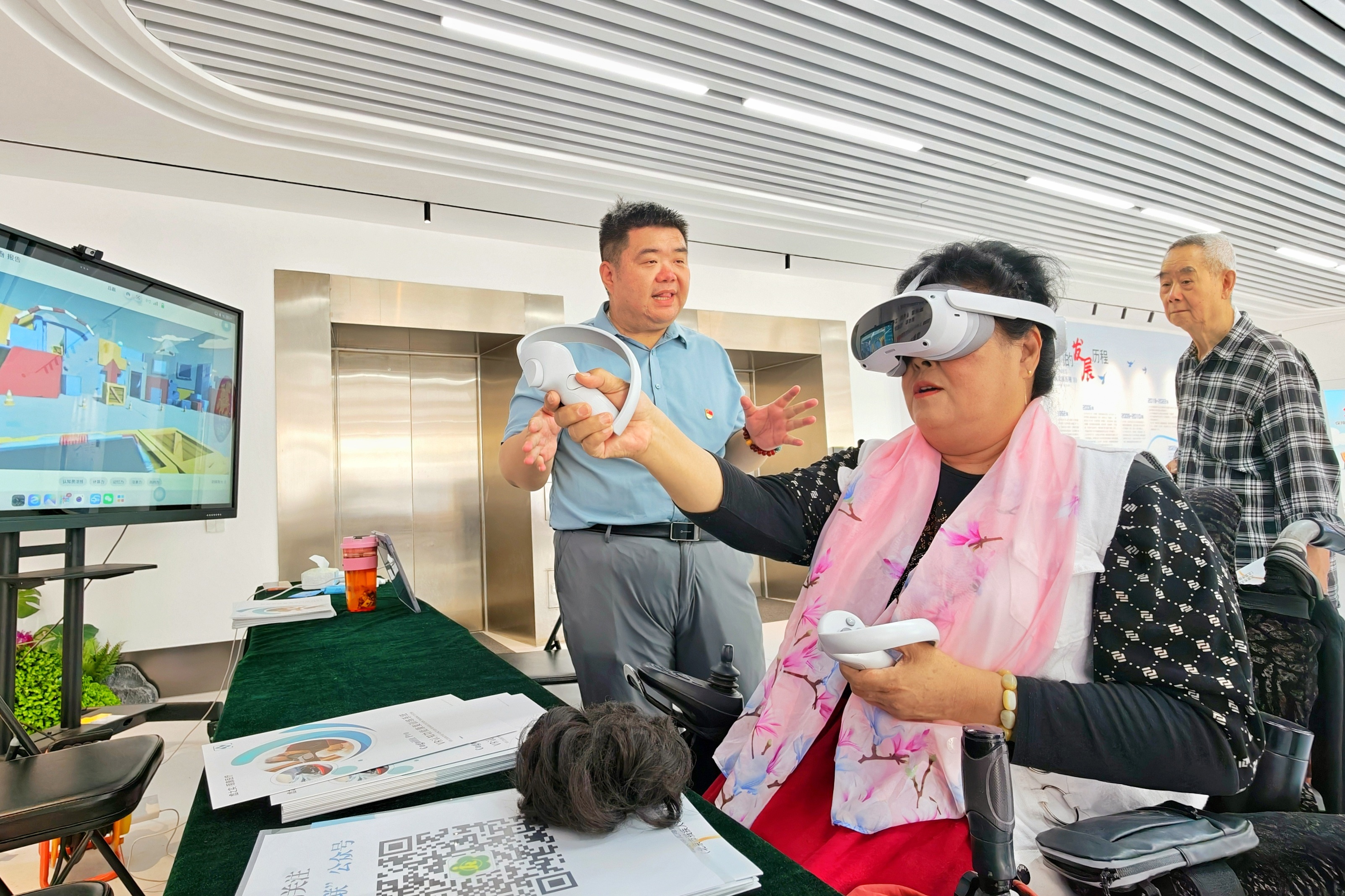 AR字幕眼镜进入补贴目录,更多科技助残辅具方便残疾人生活_北京时间
