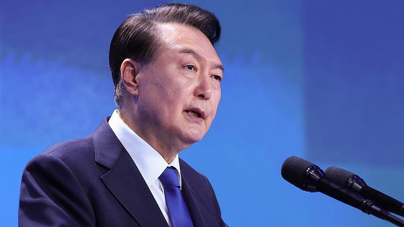 韩国前总统尹锡悦抵达特检组 首度出面接受调查