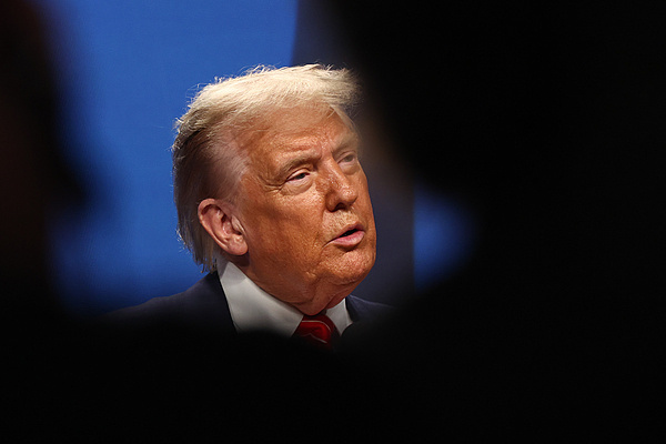 特朗普签署拨款法案 结束政府部分“停摆” 特朗普签署拨款法案 结束政府部分“停摆”