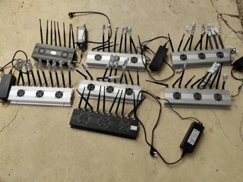 养殖场私自安装信号干扰器 竟威胁到飞机起降 养殖场私自安装信号干扰器 竟威胁到飞机起降