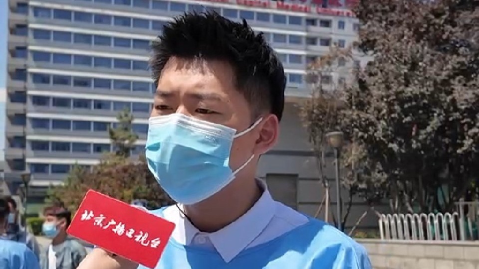 记者讲述广西4月大患儿转运途中感人一幕 记者讲述广西4月大患儿转运途中感人一幕