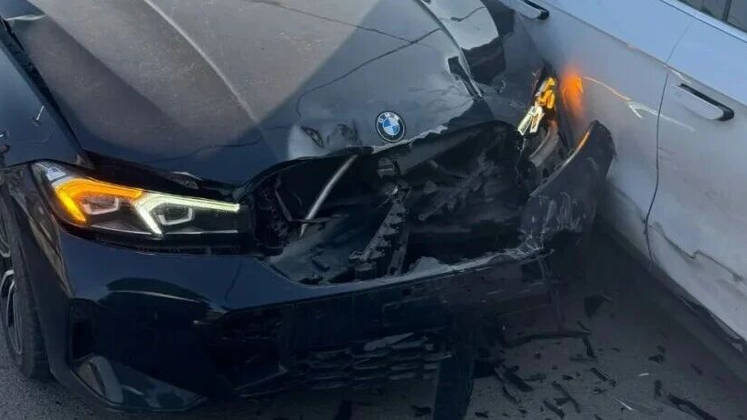 6个气囊全部弹出、大灯爆裂…小伙上个月才还清宝马车贷! 6个气囊全部弹出、大灯爆裂…小伙上个月才还清宝马车贷!