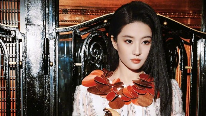 刘亦菲自带玫瑰气质 刘亦菲自带玫瑰气质