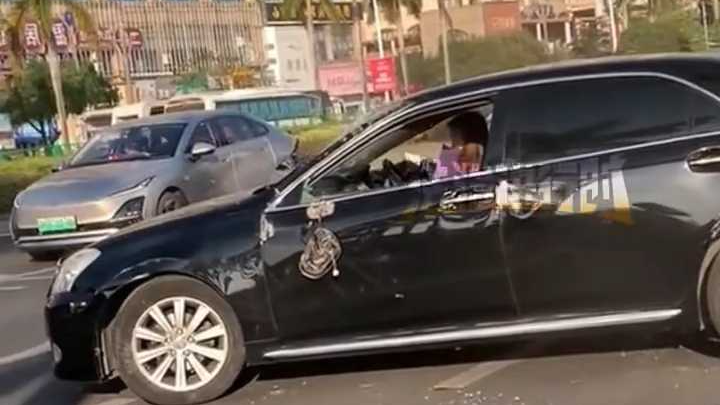 早高峰堵哭一众打工人 女子凭一己之力堵瘫主干道