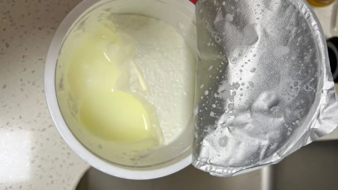 酸奶开封后冒出一层 酸奶开封后冒出一层