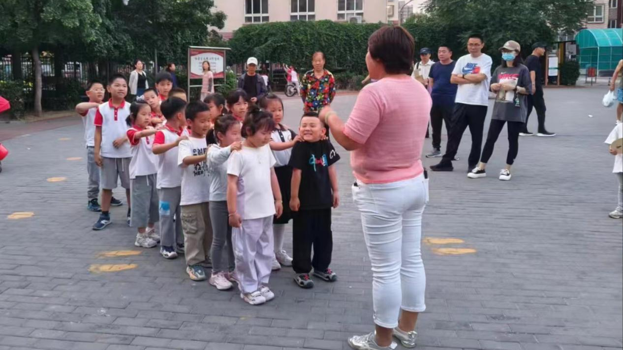 游商侵占广场,网格吹哨执法报到,顺利变回儿童休闲地 游商侵占广场,网格吹哨执法报到,顺利变回儿童休闲地