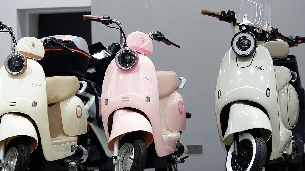 新国标电动自行车不能带小孩?超速会断电?专家详解→ 新国标电动自行车不能带小孩?超速会断电?专家详解→