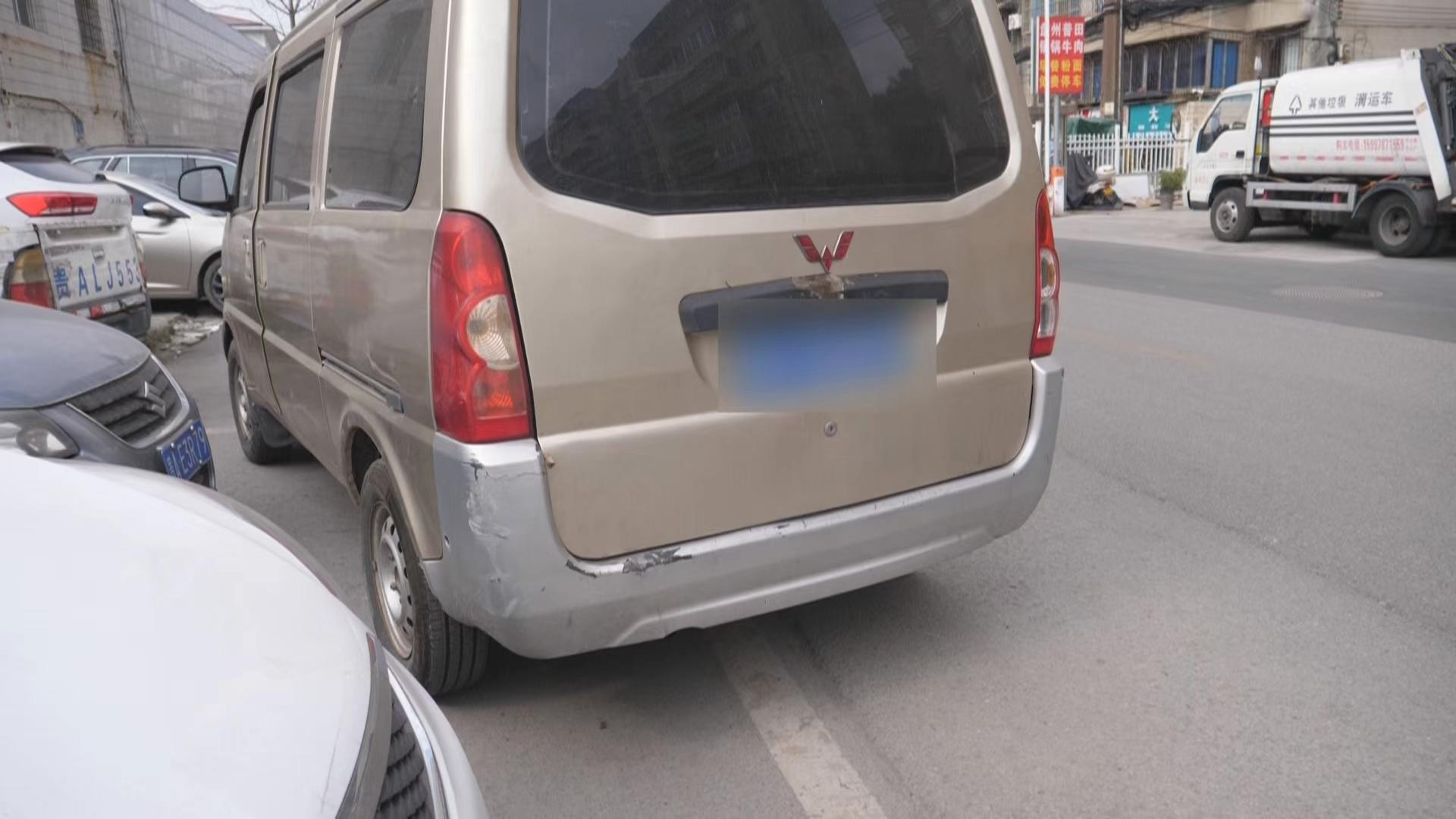 停车乱象频发 安全岂能“靠边站”？