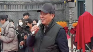 唐国强也去演短剧了 2月26日，浙江横店。短剧《无名者之光》开机