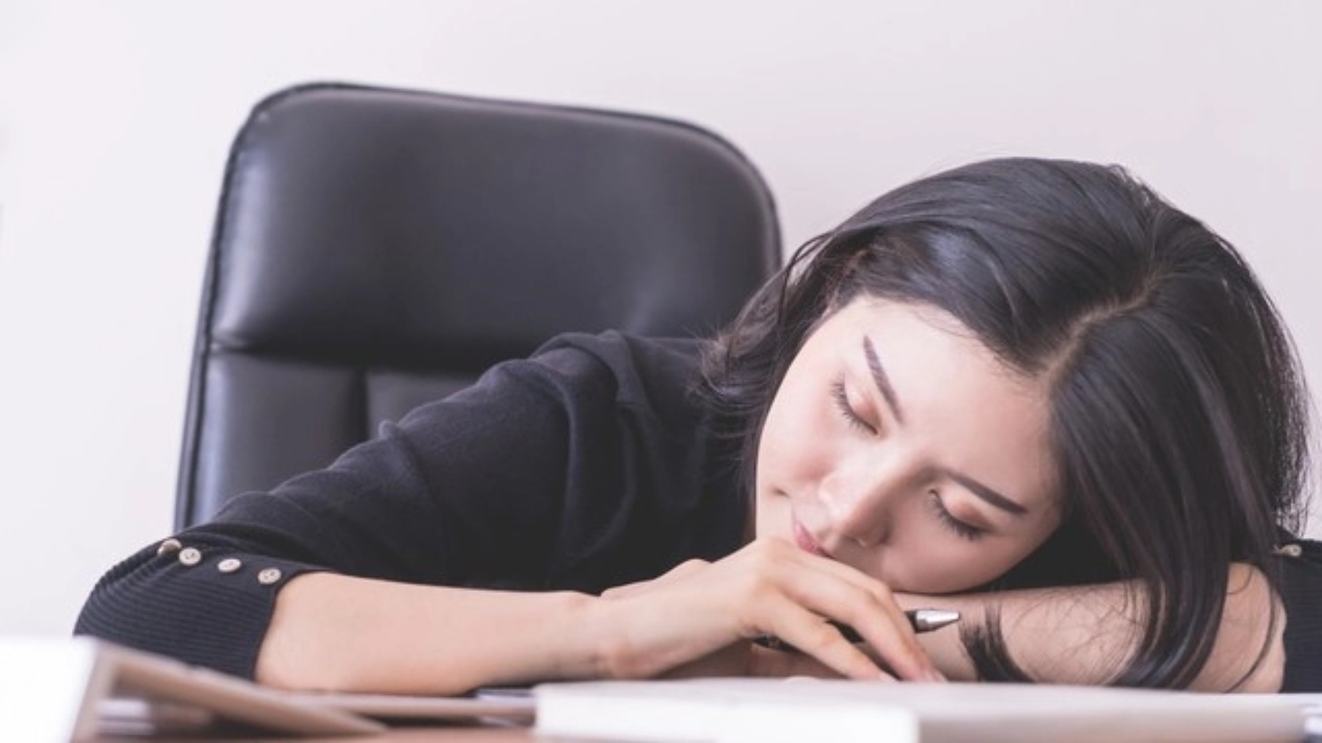 午觉睡多久才合适？原来有这些讲究！_北京时间