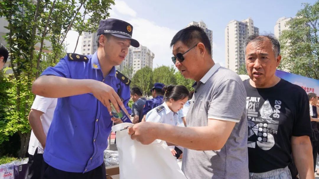 石景山鲁谷街道举办“安全生产月 消防宣传及演练”专题活动 石景山鲁谷街道举办“安全生产月 消防宣传及演练”专题活动