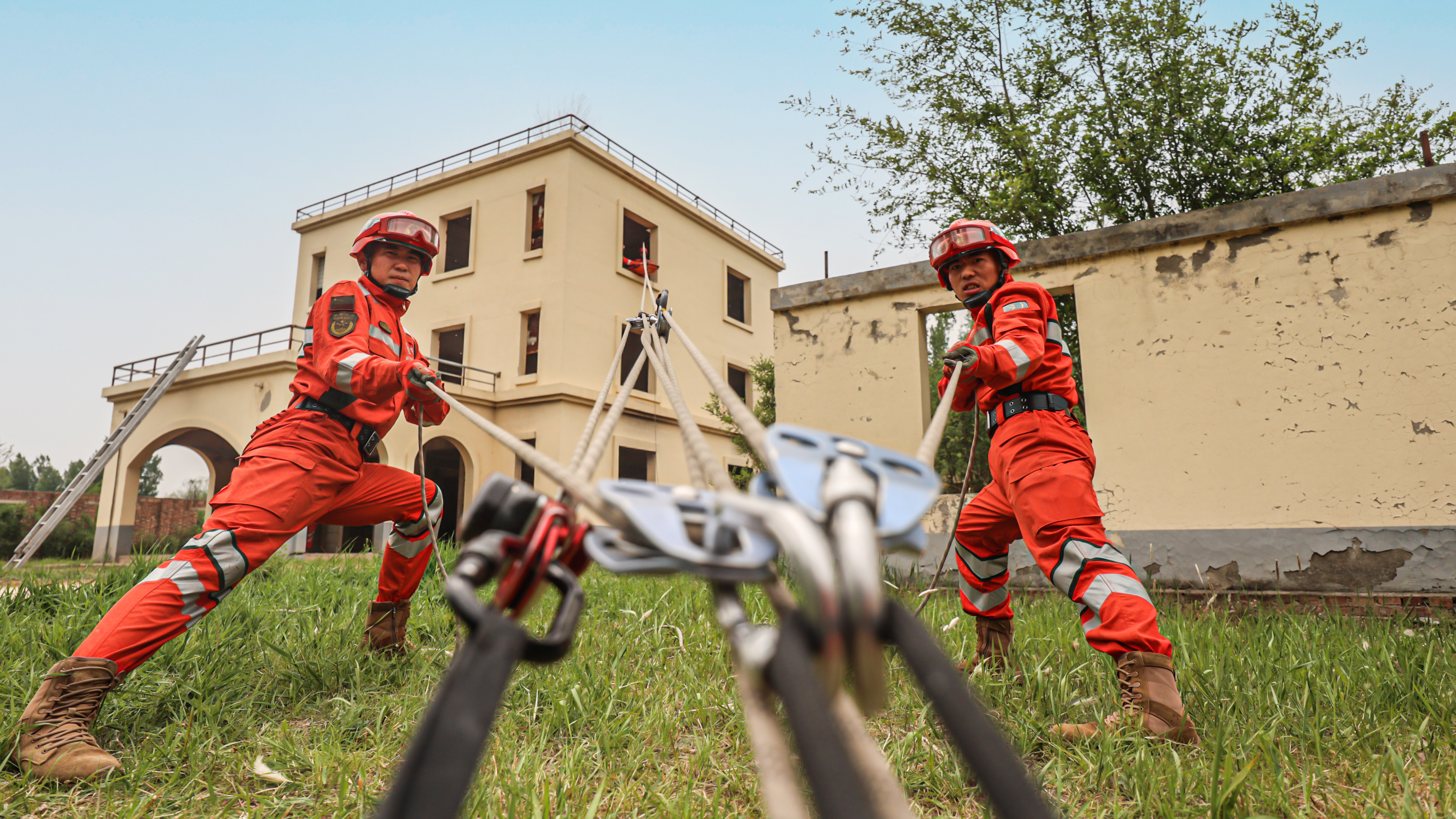 争分夺秒!实战演练锤炼“救援尖兵” 争分夺秒!实战演练锤炼“救援尖兵”