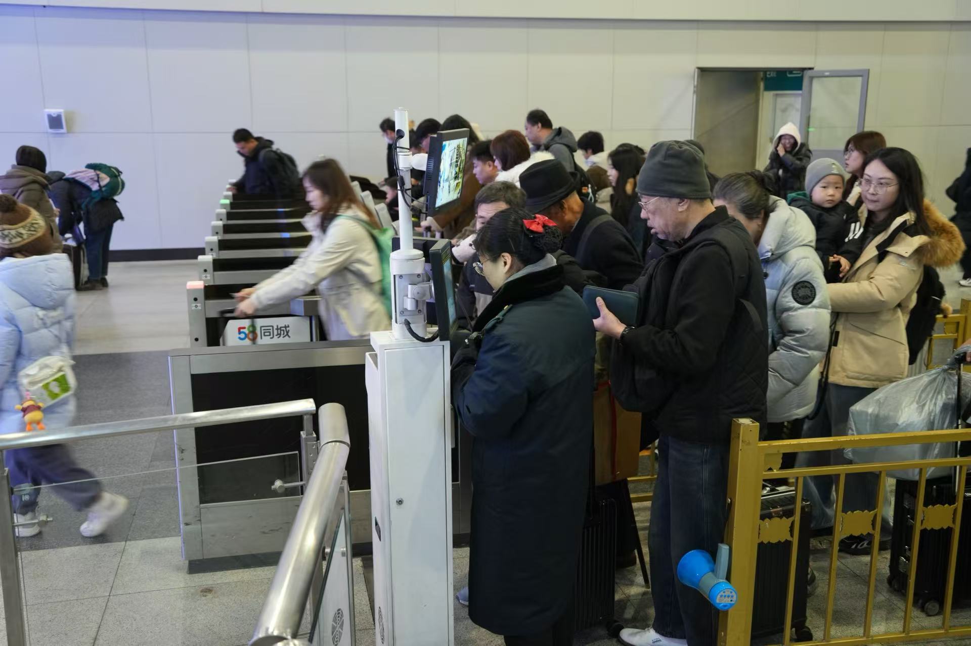 预计今日超85万人次乘火车抵京
