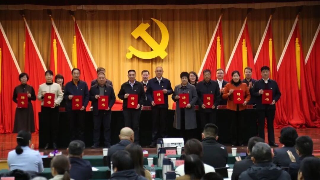 我区组建 “老书记讲师团” 我区组建 “老书记讲师团”