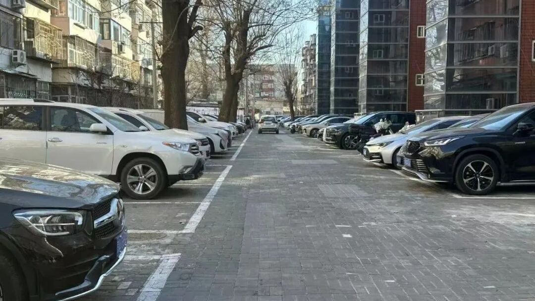 把“停车乱”治服了 晚归再也不用“赌运气”