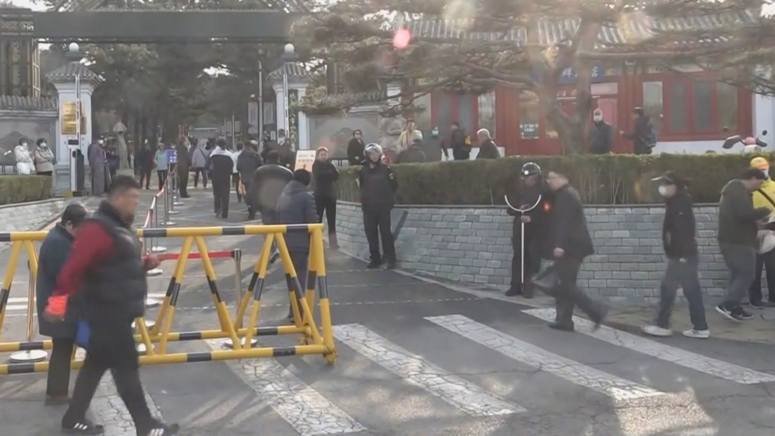 交通部门多措并举保障祭扫出行