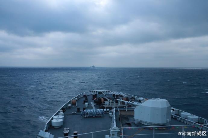 劈波斩浪练硬功!直击海军舰艇编队南海训练画面 劈波斩浪练硬功!直击海军舰艇编队南海训练画面