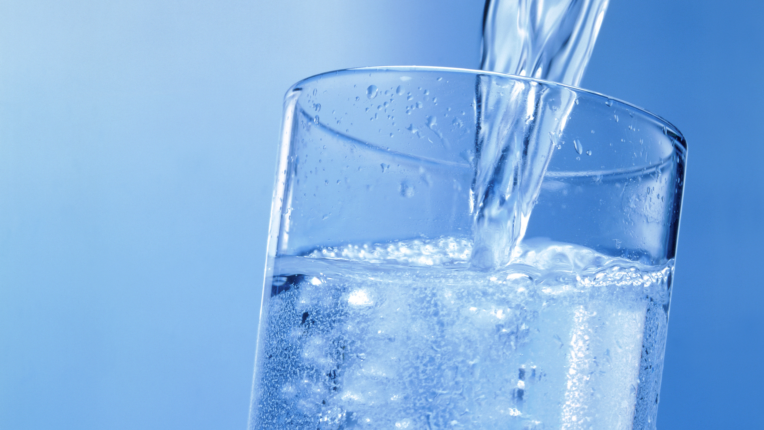 辟谣丨喝苏打水就能降尿酸 辟谣丨喝苏打水就能降尿酸