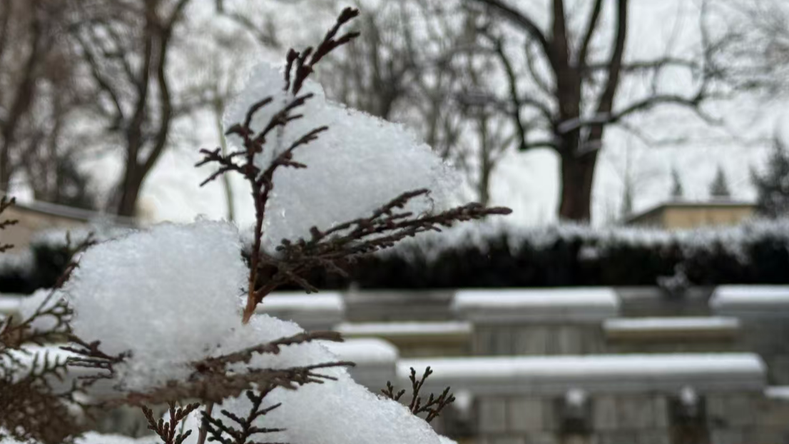 25日白天至26日凌晨北京有降雪,西部北部较明显 25日白天至26日凌晨北京有降雪,西部北部较明显