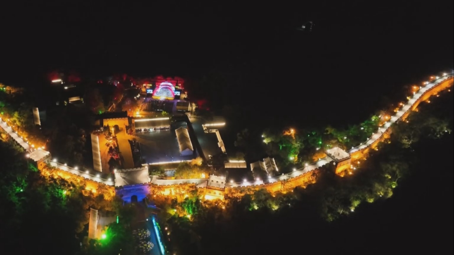 泛舟“妫河夜画”长城入境游火热 延庆夜生活拉动夜经济 泛舟“妫河夜画”长城入境游火热 延庆夜生活拉动夜经济