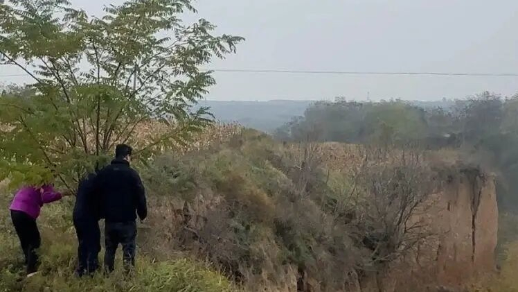 即将开庭 离婚被驳回 她被丈夫打晕抛下土崖身亡