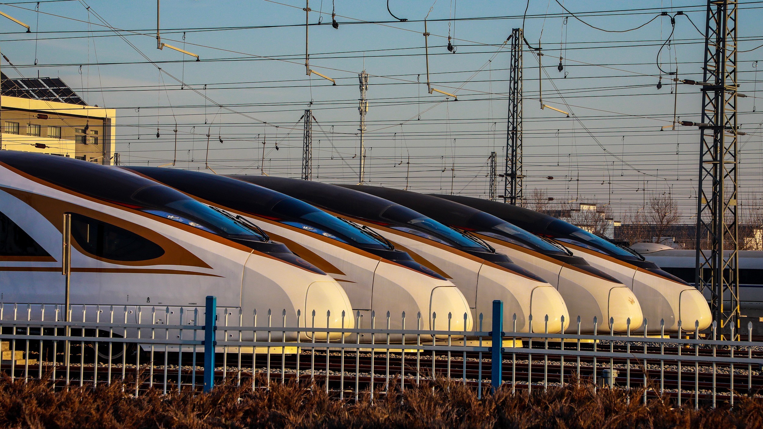 五一假期火车票开售以来，铁路12306拒绝出票105.6万张