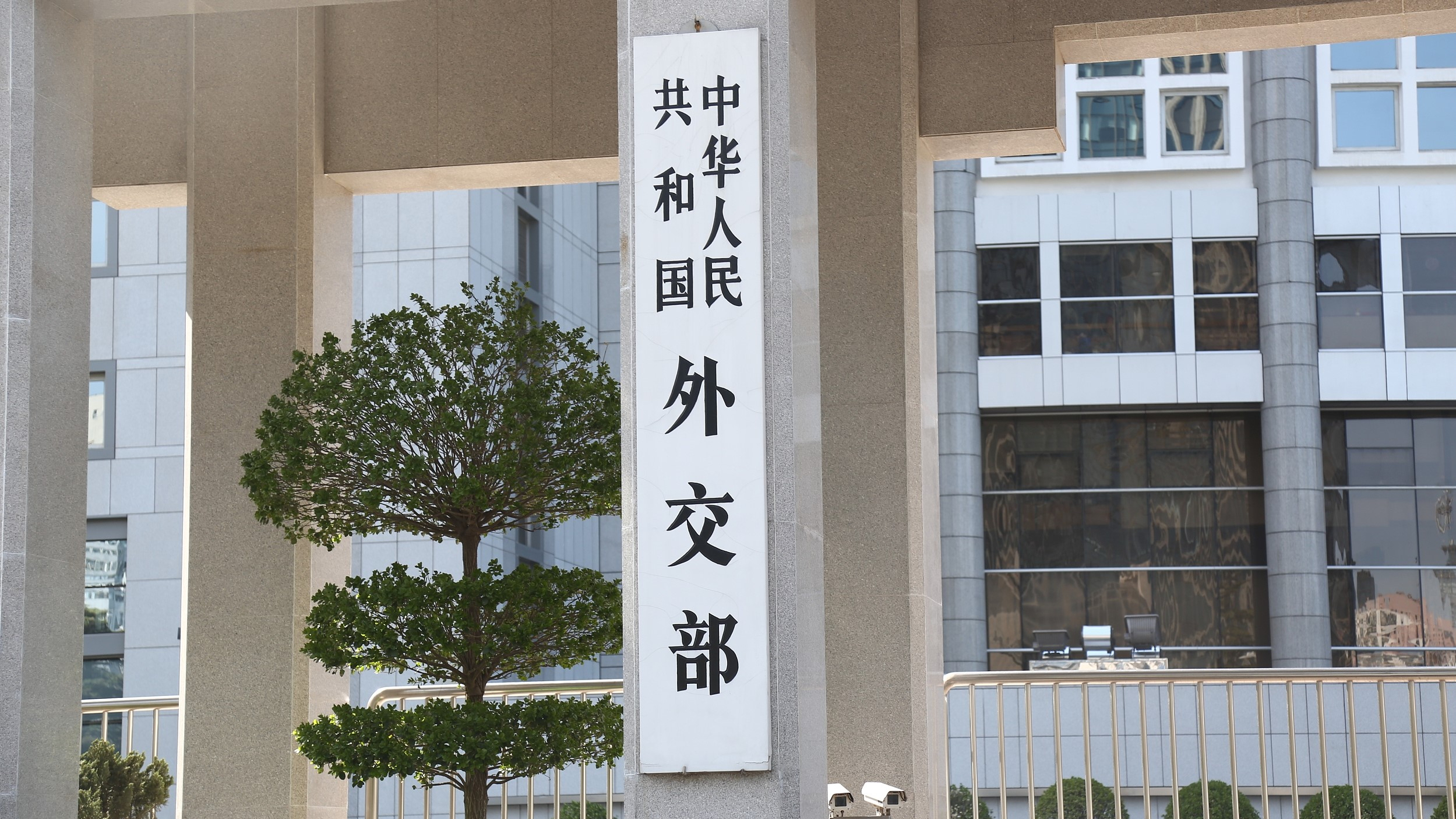 外交部发言人就美国华盛顿发生客机和军机相撞事件答记者问 外交部发言人就美国华盛顿发生客机和军机相撞事件答记者问