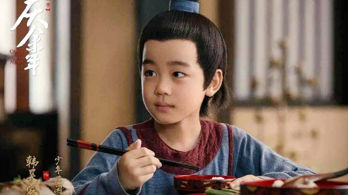 他，从“小”演员演出了大名气