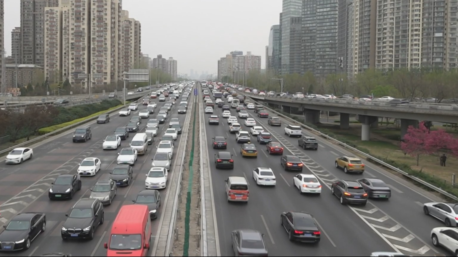 北京今年增发8万个新能源小客车指标 北京今年增发8万个新能源小客车指标