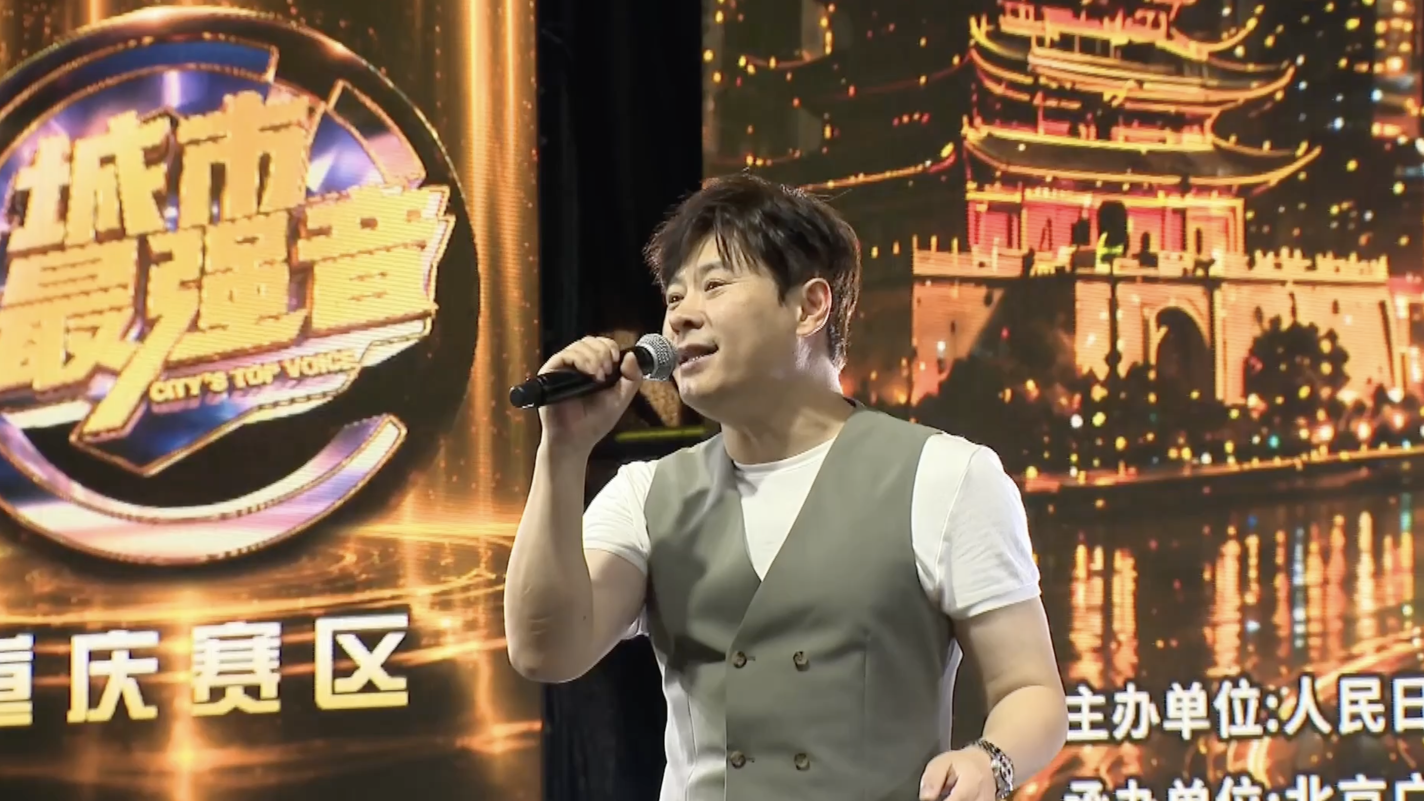 城市最强音·重庆彭水站评委伊扬演唱《纸飞机》