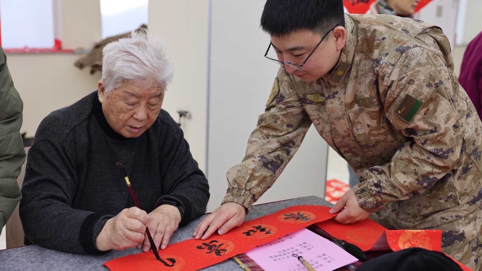 翰墨飘香送福运 蛇舞翩跹写新春