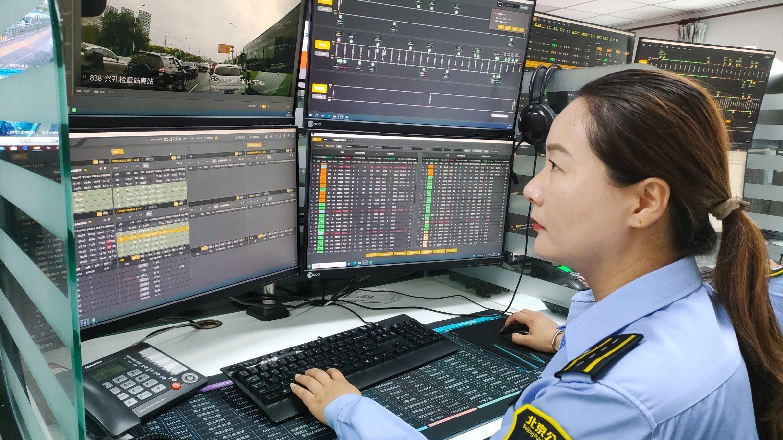闻 “汛” 而动筑防线 全力守护出行路 闻 “汛” 而动筑防线 全力守护出行路
