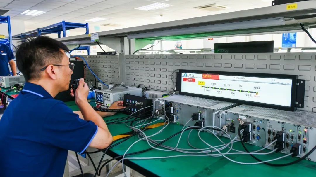 京城“最快地铁线”如何确保运营安全？现场揭秘——