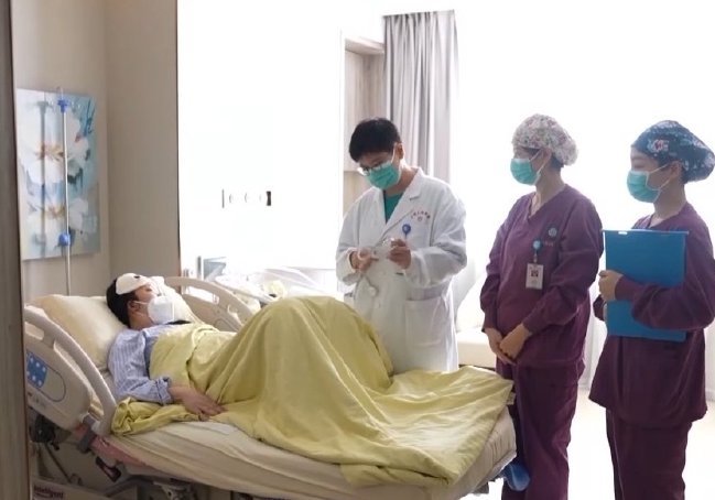 农村困难群众住院报销超90% 医保兜底更坚实