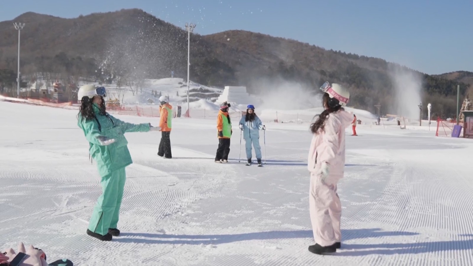冬日沈阳 游客感受冰雪魅力！