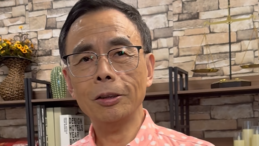 64岁未婚书画家来择偶