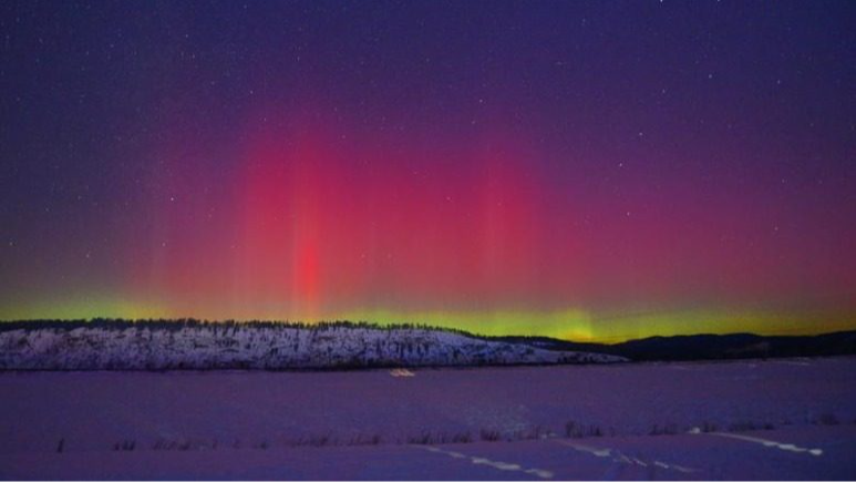 我国北方多地迎来新年首场“极光秀”