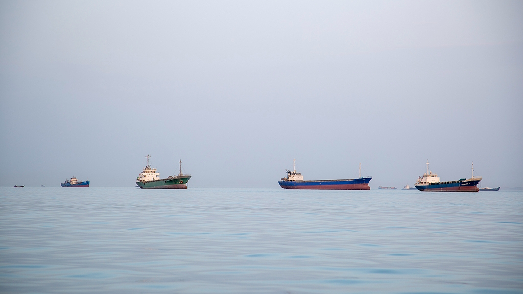 海事分析公司:霍尔木兹海峡通航量25日有所上升 海事分析公司:霍尔木兹海峡通航量25日有所上升