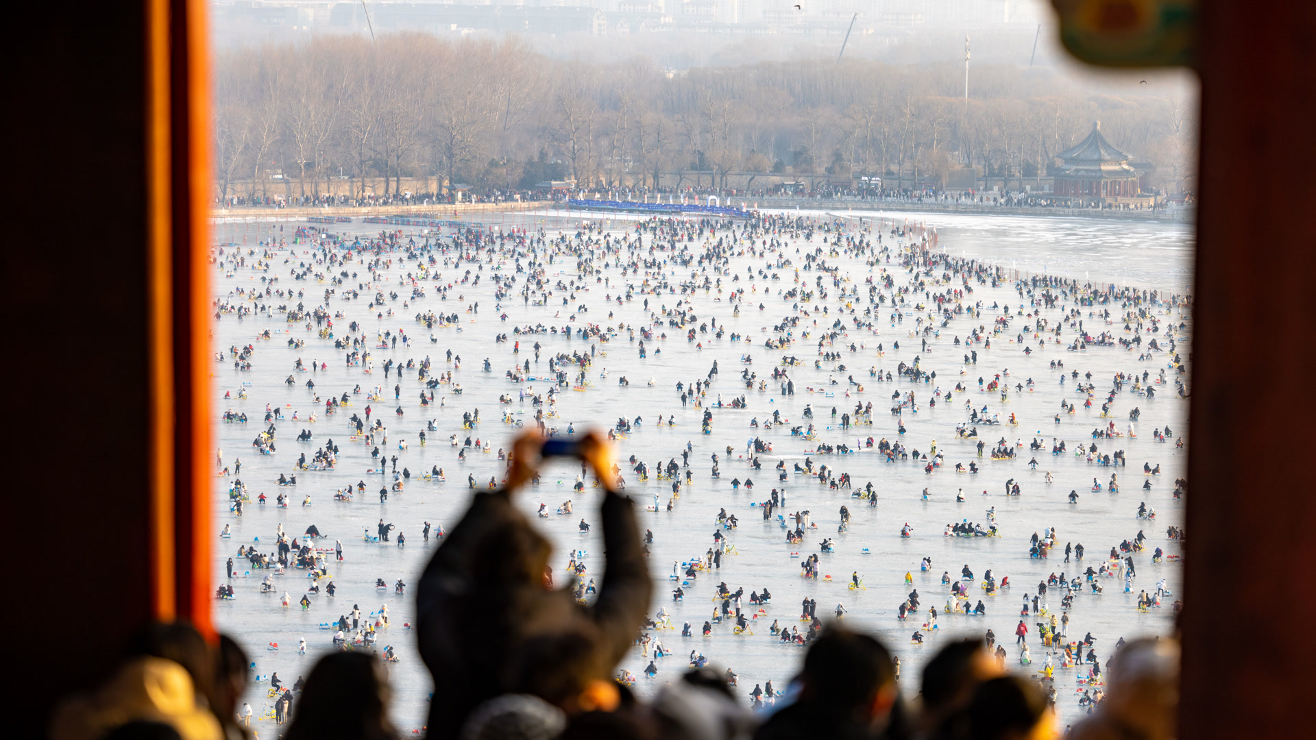 京城各大冰场即将收官,“万人冰嬉”定格冬日硬核浪漫 京城各大冰场即将收官,“万人冰嬉”定格冬日硬核浪漫