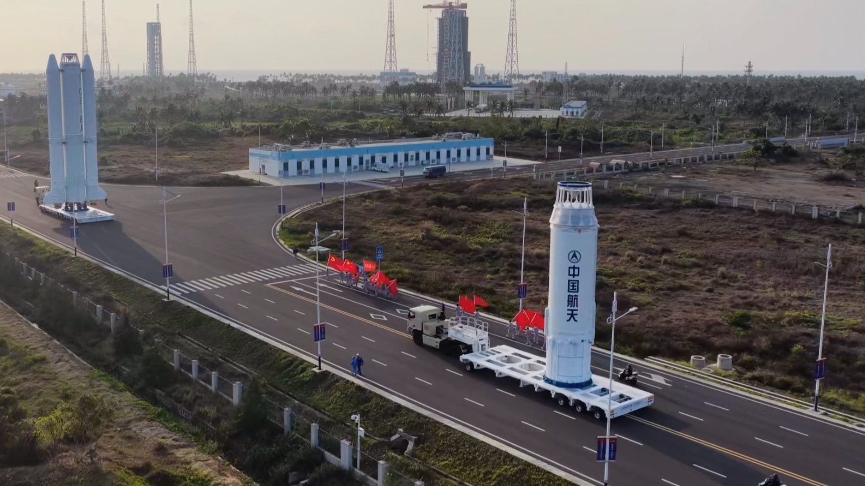 长征八号甲遥八火箭转运至发射区 近期择期发射 长征八号甲遥八火箭转运至发射区 近期择期发射