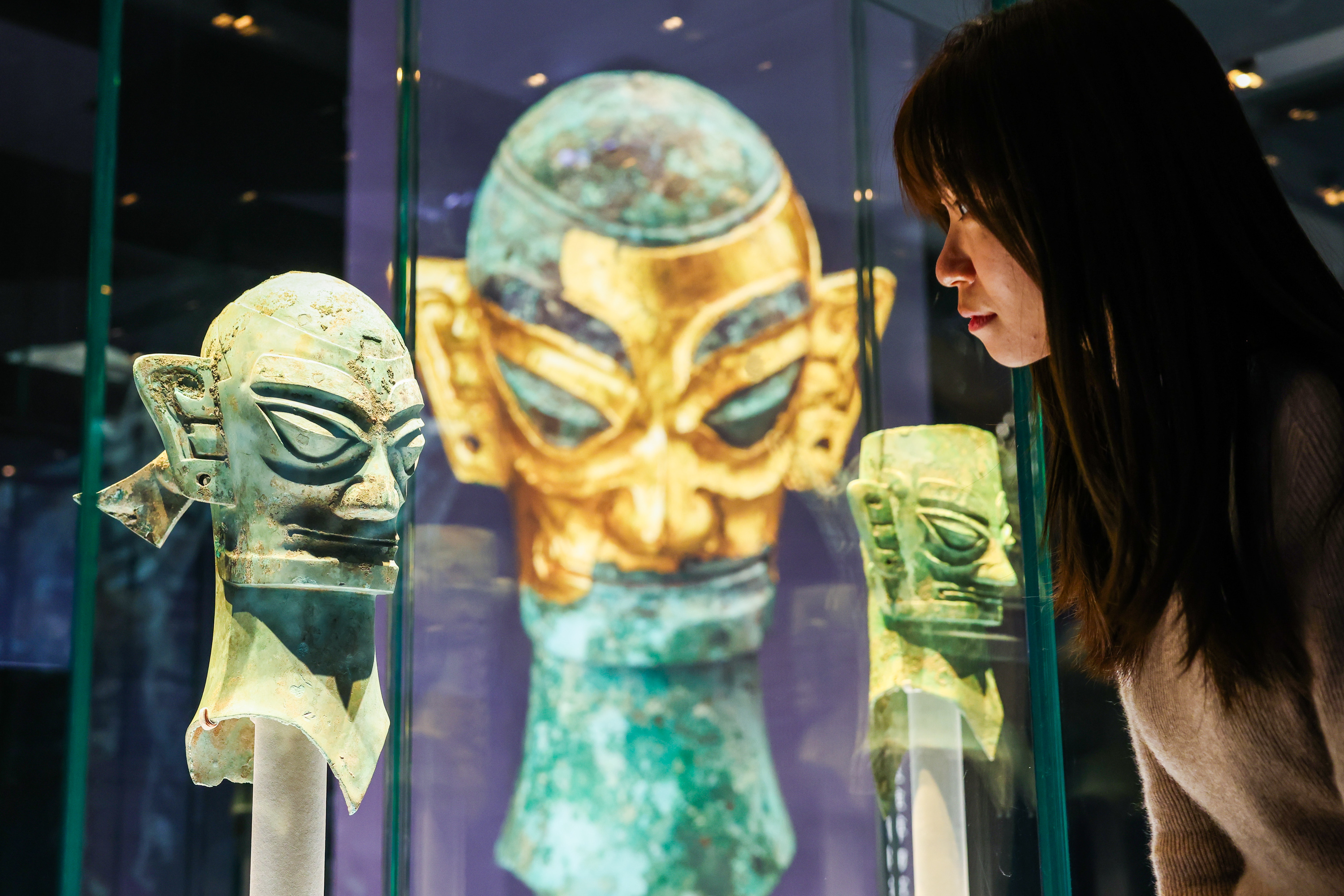 金沙青铜立人、青铜面具……200余件古蜀文物闪耀国博 金沙青铜立人、青铜面具……200余件古蜀文物闪耀国博