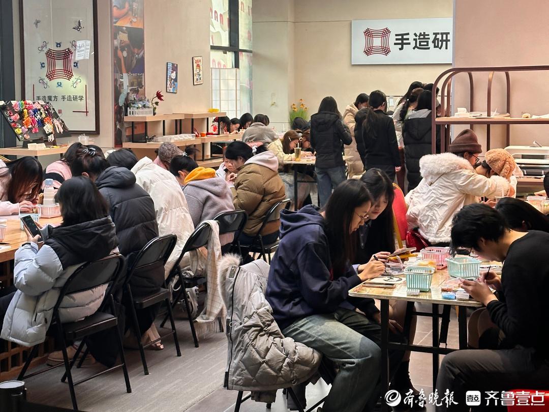 “染上就停不下来”，小拼豆缘何让年轻人如此“上头”