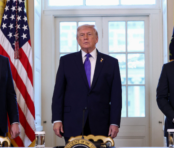 特朗普:美扣押一艘离开委内瑞拉油轮 石油将出售 特朗普:美扣押一艘离开委内瑞拉油轮 石油将出售