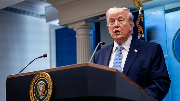 特朗普:若未达成协议 将加大对伊朗军事打击 特朗普:若未达成协议 将加大对伊朗军事打击